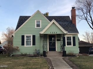 1223 Hillcrest Ave, Saint Joseph, MI 49085