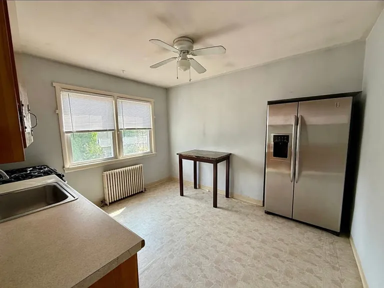 107 Warren St #2 — Photo 6