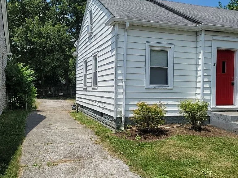 1411 Hill St — Photo 4