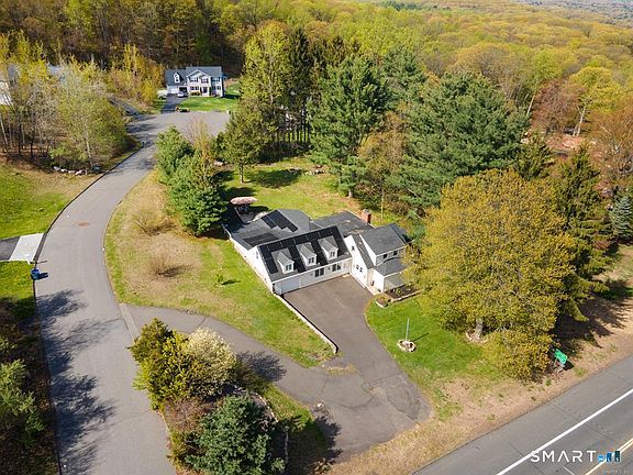 3rd image of 2 Apple Hill Road