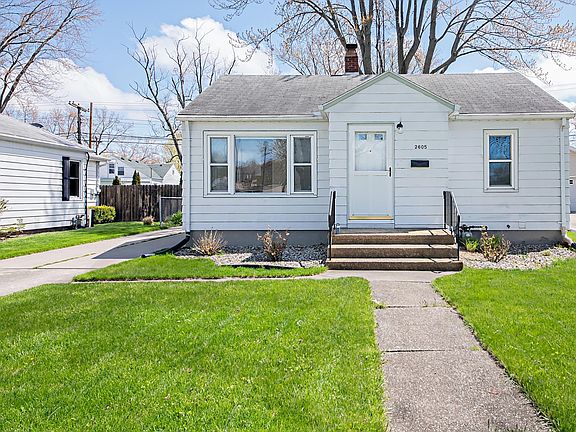 3rd image of 2605 Pixley Ave
