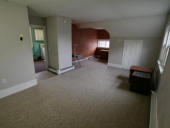 3rd image of 130 Essex St APT D