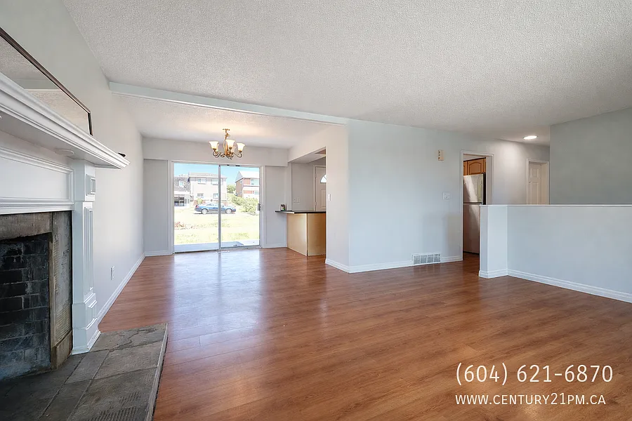 3 bed, 1.0 bath, 1118 sqft, $2,300 — Photo 3