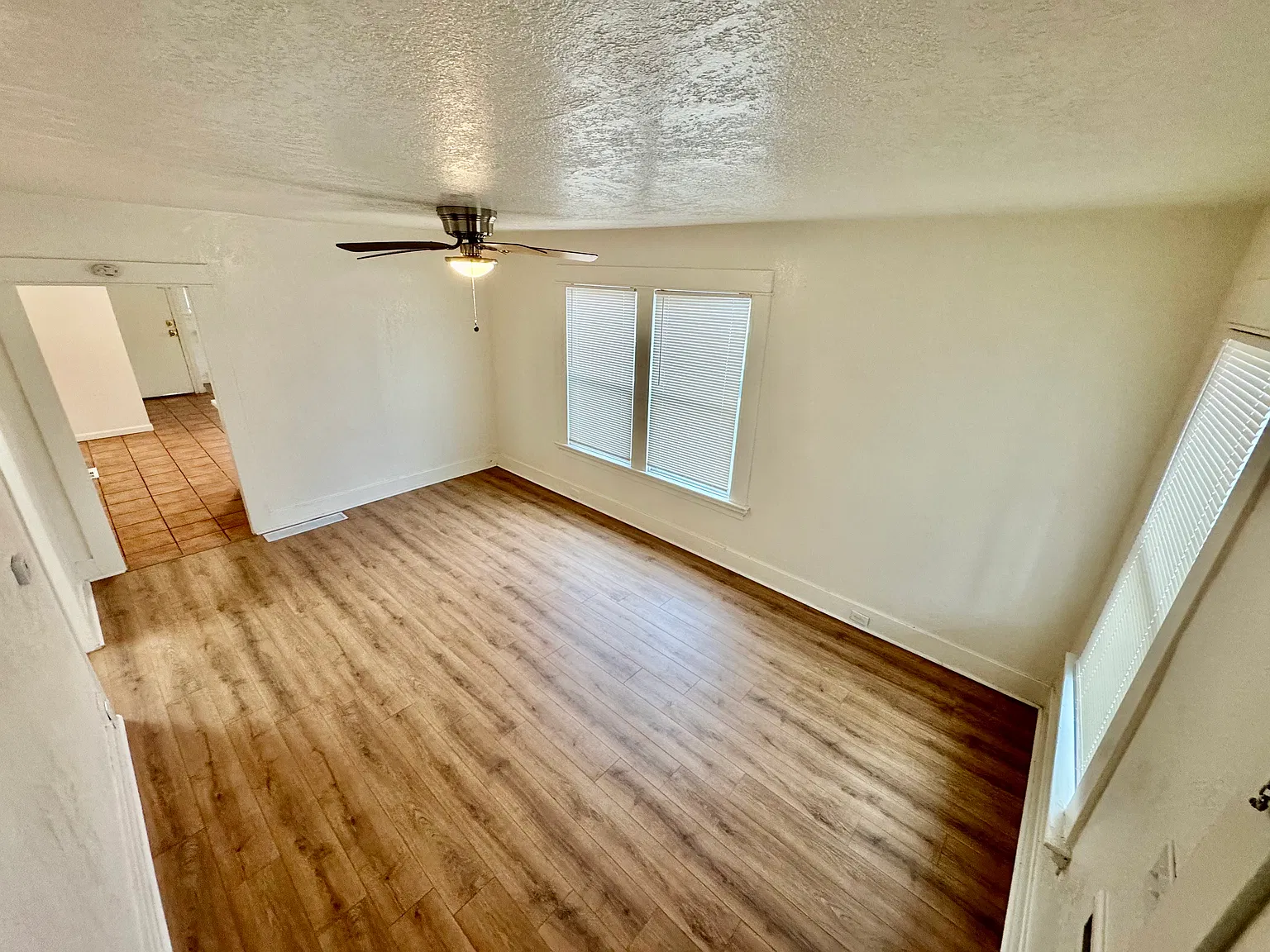 3 bed, 1000 sqft, $2,095 — Photo 2