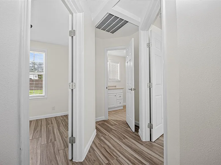 12814 Royce Ln — Photo 11