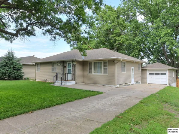 1344 N Walnut St, Wahoo, NE 68066