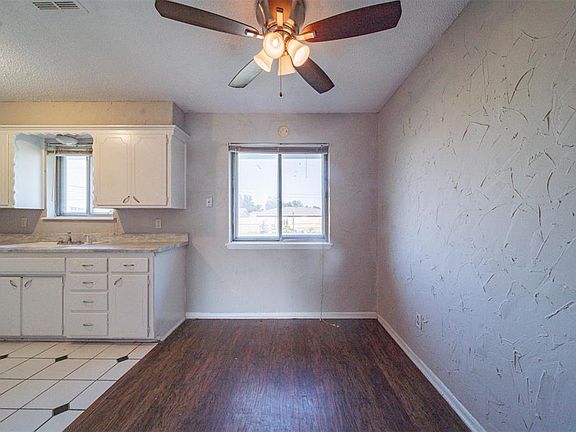 5th image of 704 N Dallas Ave