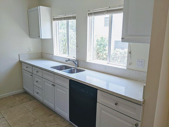 3rd image of 1128 N Gardner St