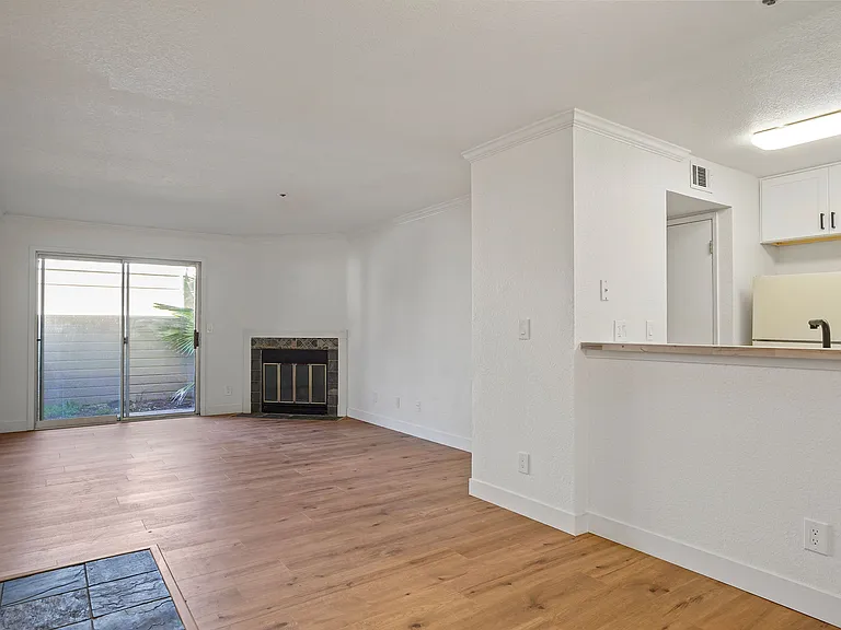 1019 Dornajo Way #114 — Photo 8