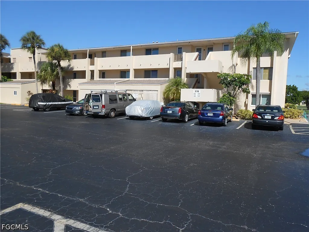 2 bed, 2.0 bath, 869 sqft, $1,300 — Photo 3