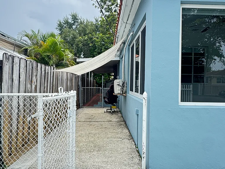 1413 SW 20th St #1 — Photo 22