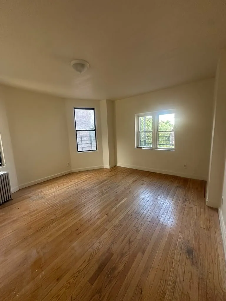288 Hawthorne Ave — Photo 2