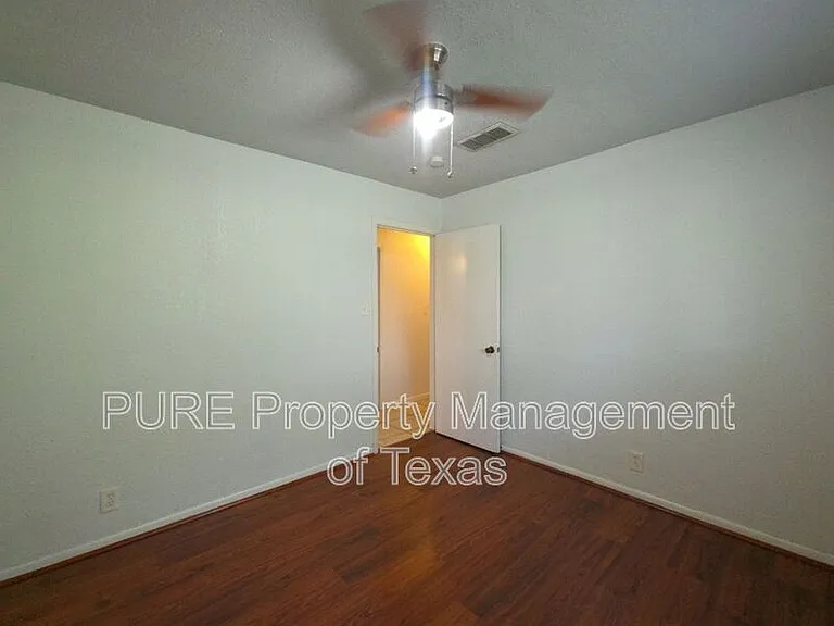 3000 Lakeside Dr — Photo 35