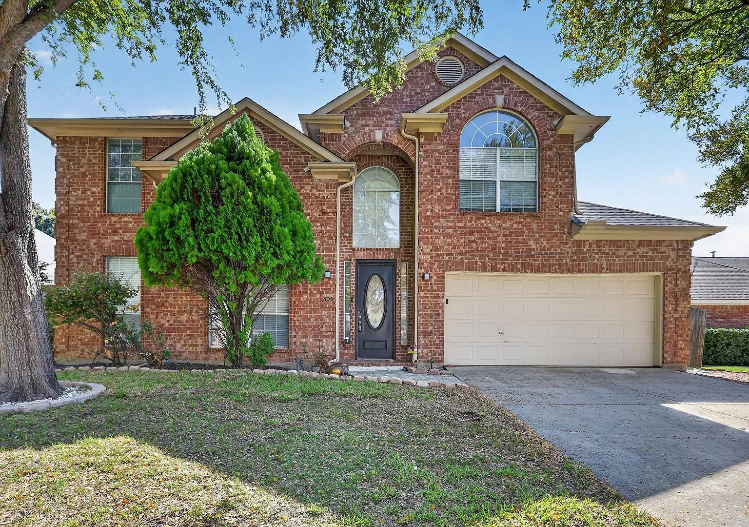 Charming 3-Bedroom Home in Flower Mound — Photo 1