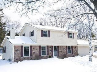 W60N958 Glenwood Dr, Cedarburg, WI 53012
