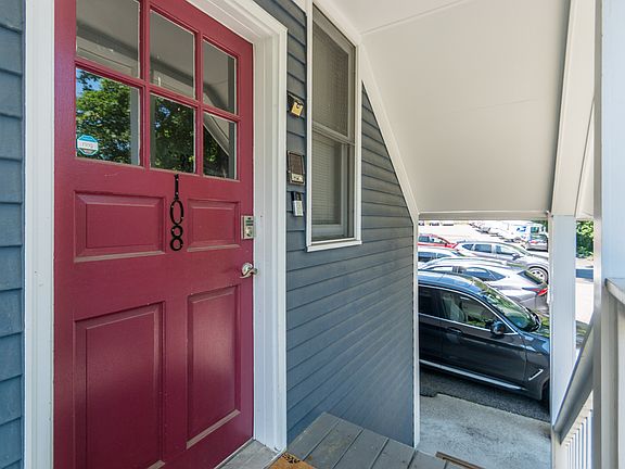 3rd image of 110 Maple Pl APT 8