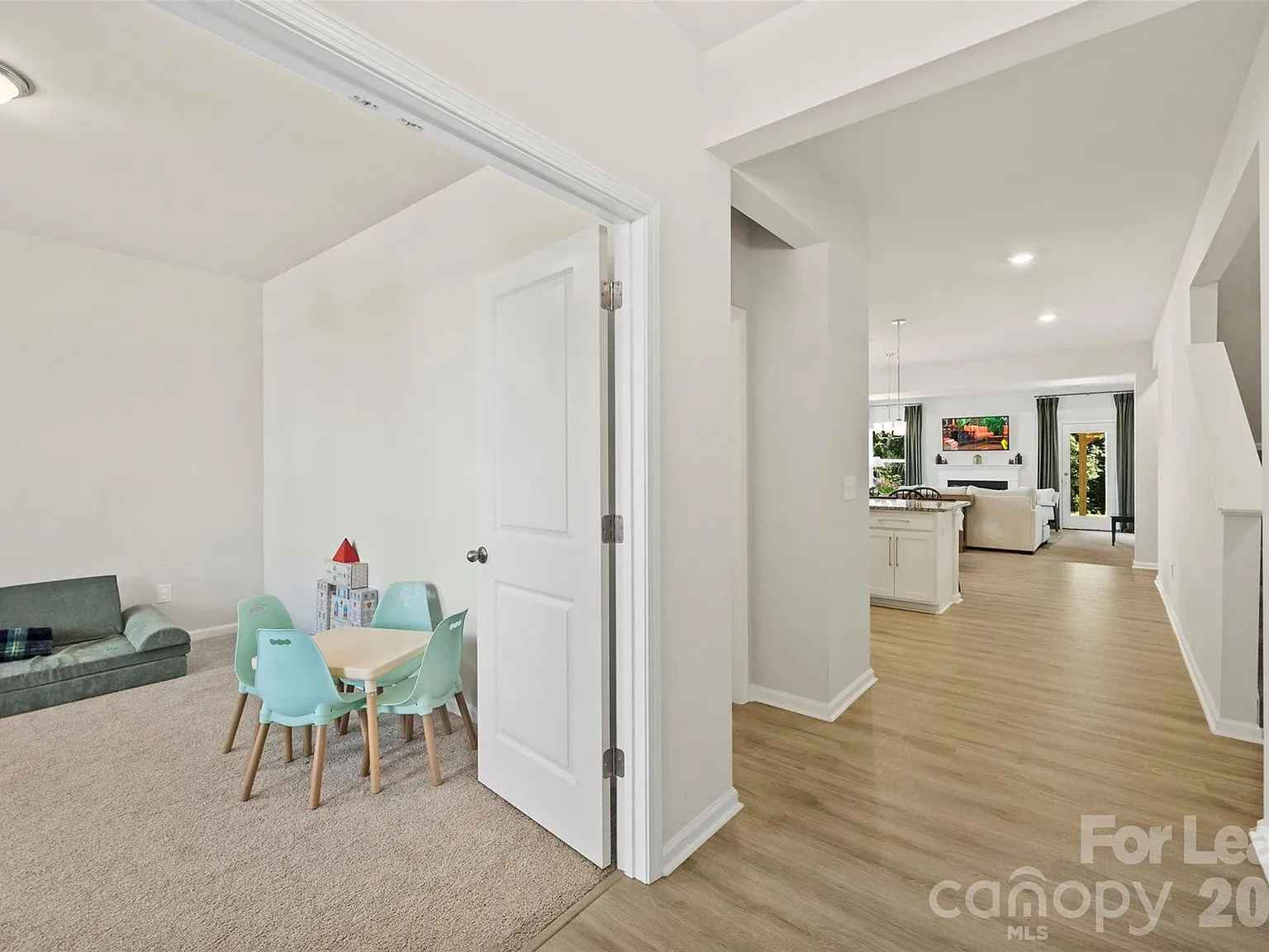 4 bed, 2.5 bath, 3371 sqft, $3,500 — Photo 3