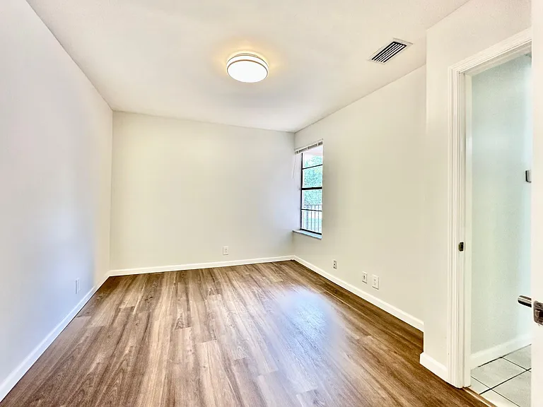 1917 NW 94th Ave #204A — Photo 27