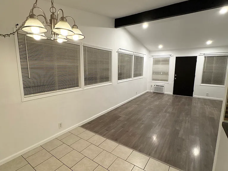 7253 Vineland Ave — Photo 7