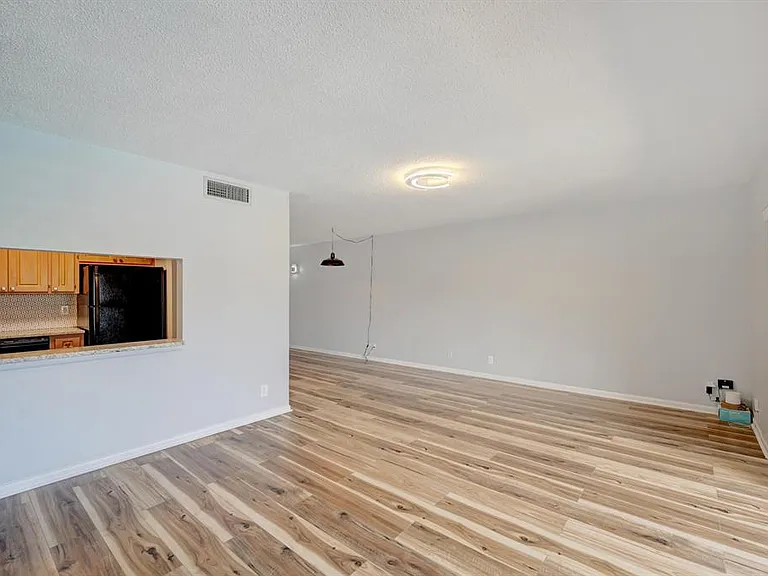 342 Southwind Dr #216 — Photo 8
