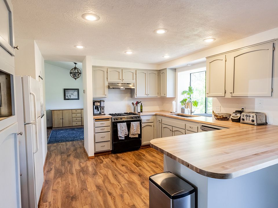 1st image of 1240 NE Paula Dr