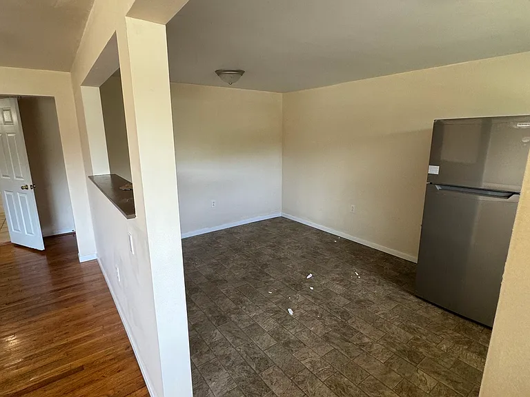 1014 Elm St #7 — Photo 10