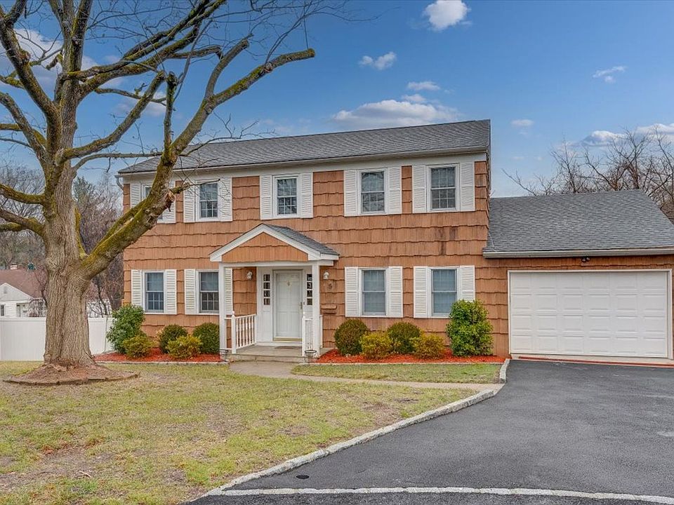 1st image of 5 Masefield Ln