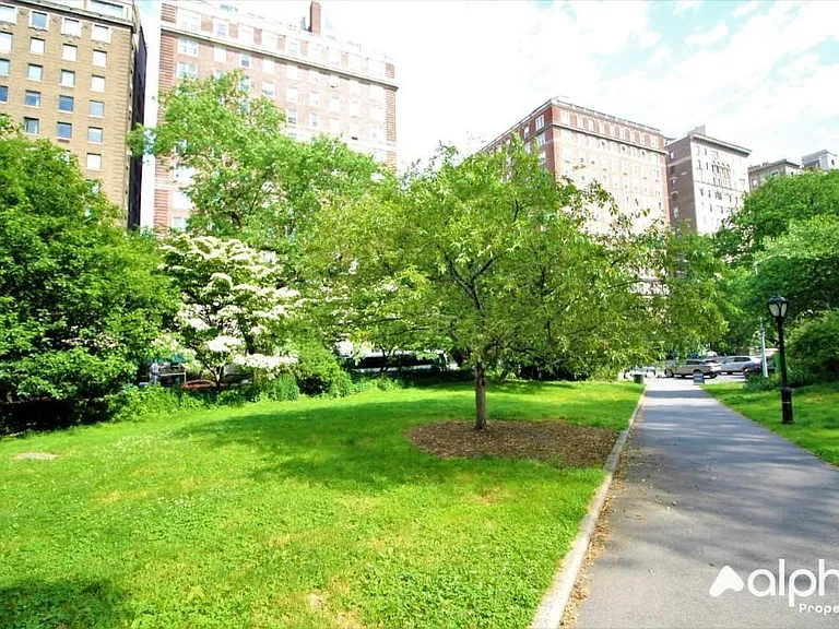2033 2nd Ave #3C — Photo 6