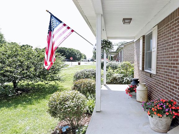 2nd image of 904 Orchard Dr