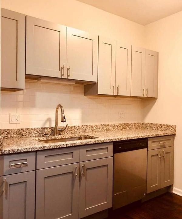 1st image of 4624 S Lake Park Ave APT 1E