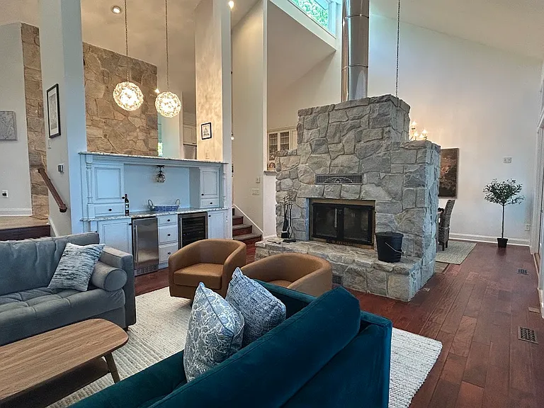 124 Eareckson Ln — Photo 25