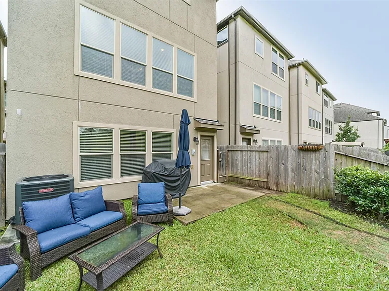 1517 Miles Oaks Pl — Photo 38