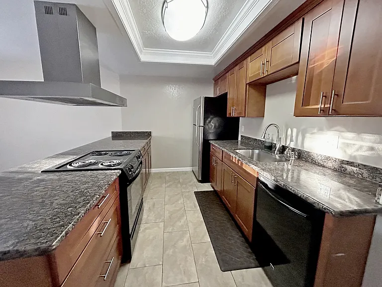 1220 Crescent Ter — Photo 4