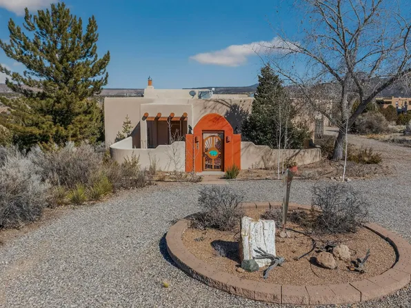 6384 Hoochaneetsa Blvd, Cochiti Lake, NM 87083
