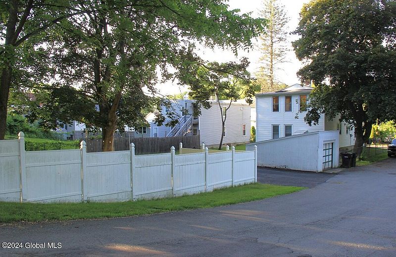 5th image of 56 Brookview Avenue