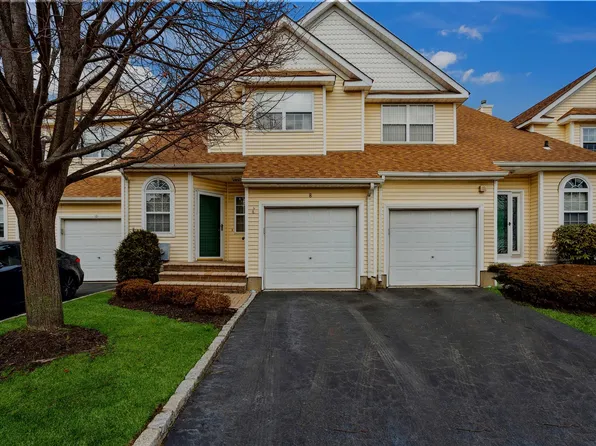 8 Blueberry Court, Melville, NY 11747