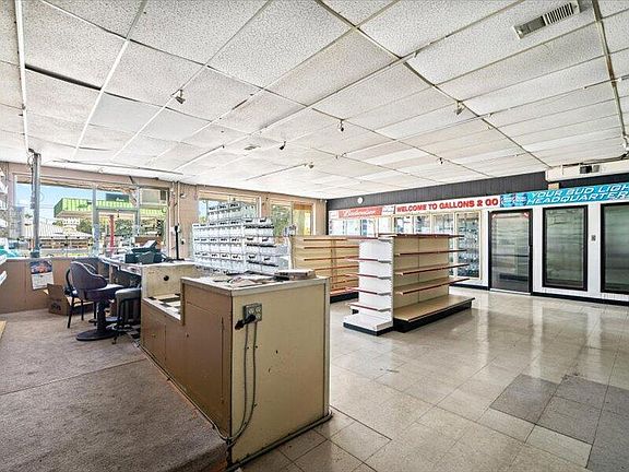 5th image of 321 N 3rd Ave