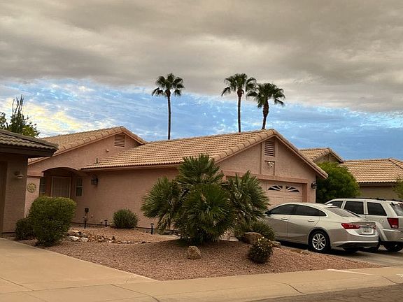 3rd image of 2091 N Sweetwater Dr