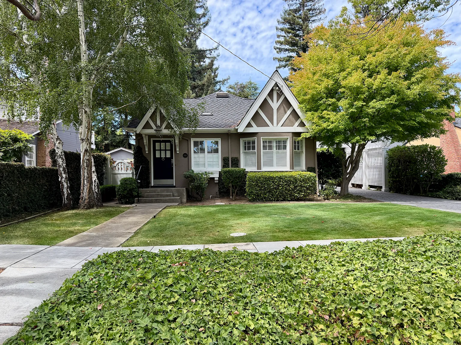 3 bed, 1140 sqft, $8,250 — Photo 1
