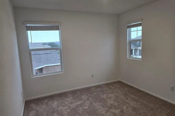 6 bed, 3009 sqft, $2,790 — Photo 4