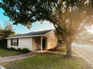 22 Kings Ct, Uvalde, TX 78801