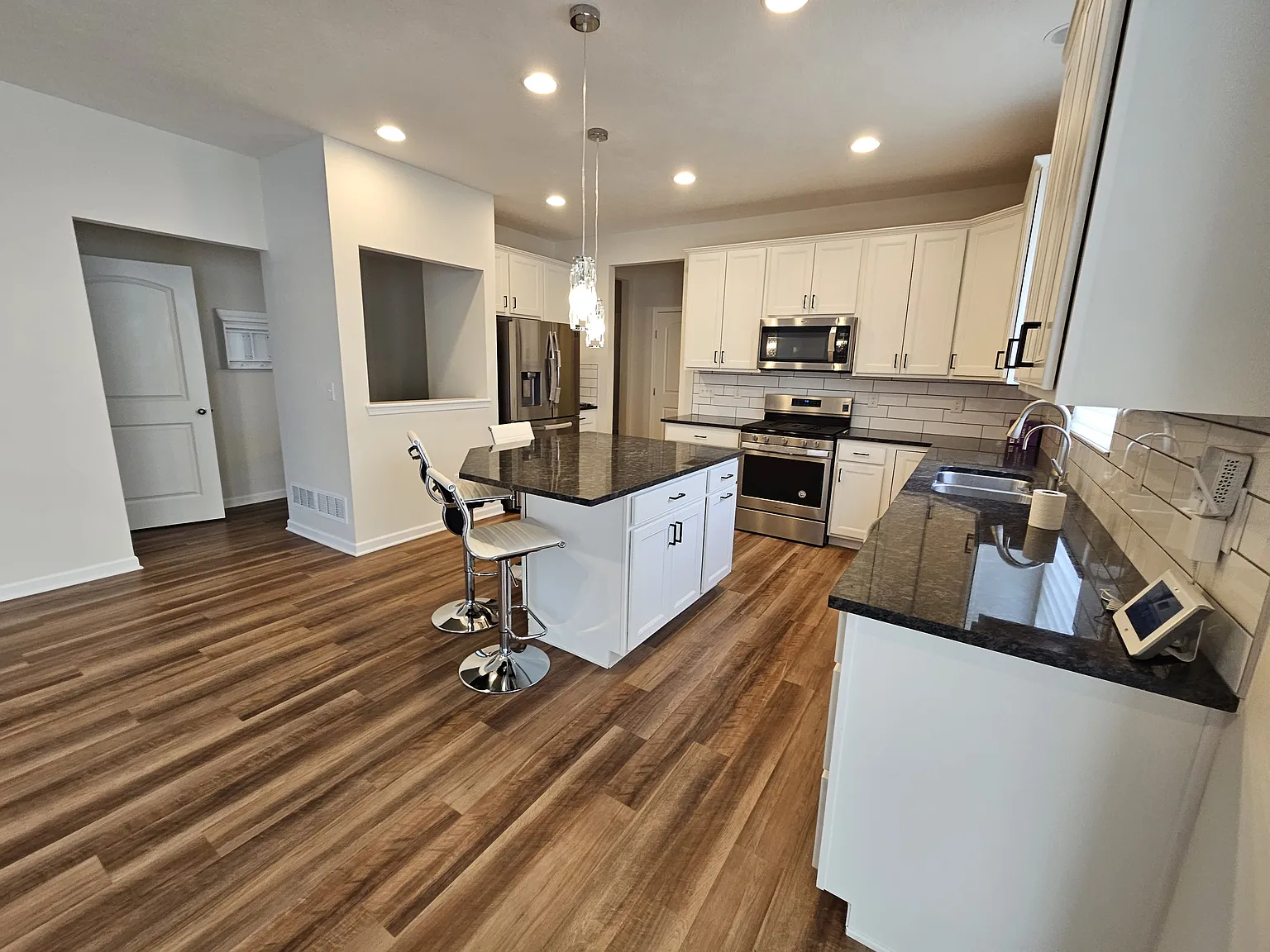 4 bed, 2908 sqft, $4,000 — Photo 1