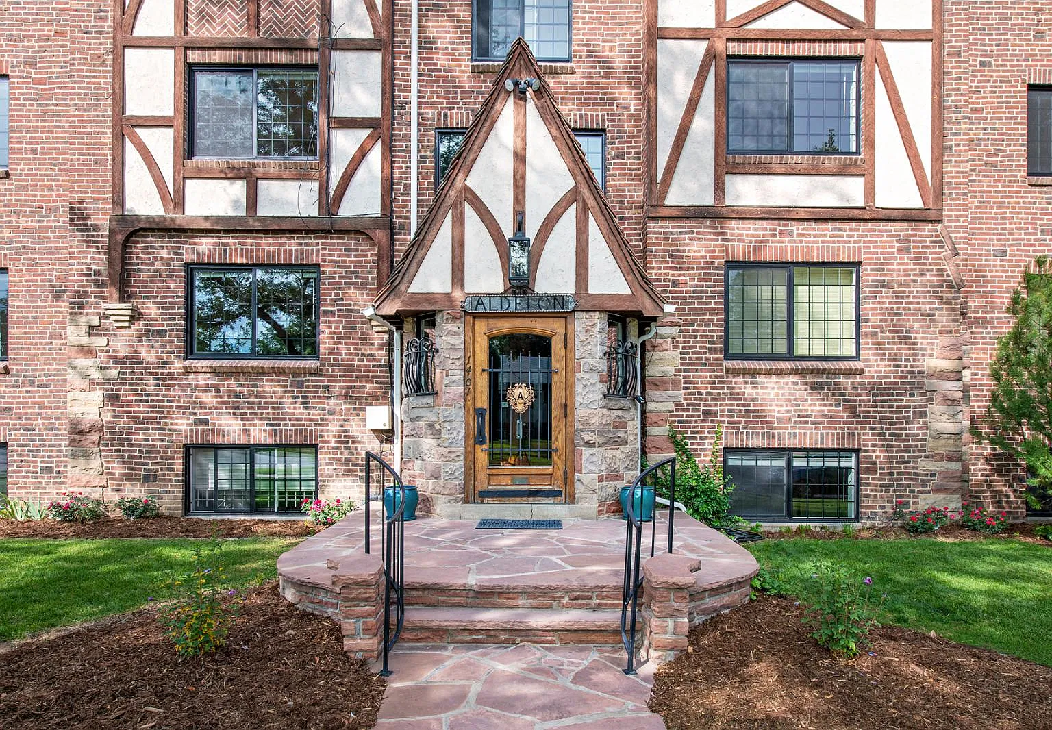 1 bed, 900 sqft, $1,699 — Photo 1