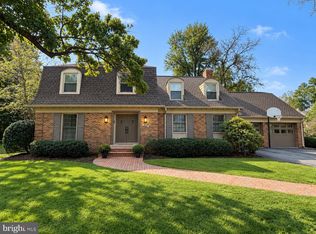 8200 W Gainsborough Ct, Rockville, MD 20854