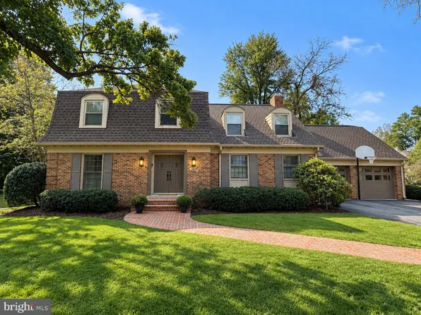 8200 W Gainsborough Ct, Rockville, MD 20854