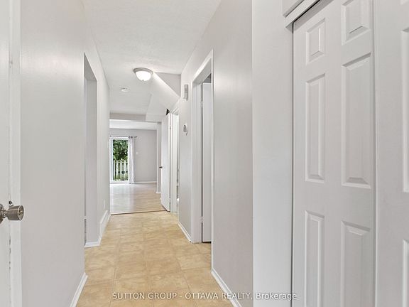 5th image of 75 Clarkson Cres