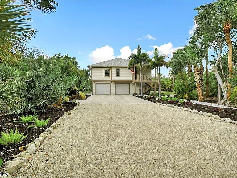 2130 Sunset Cir — Photo 35