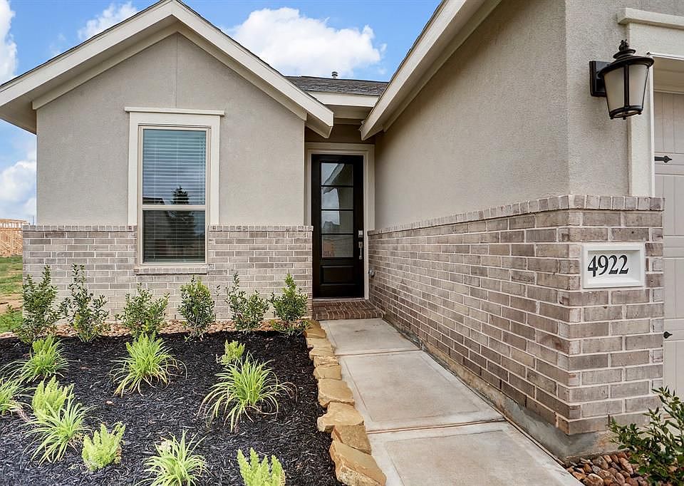 1st image of 4922 Tan Briar Dr