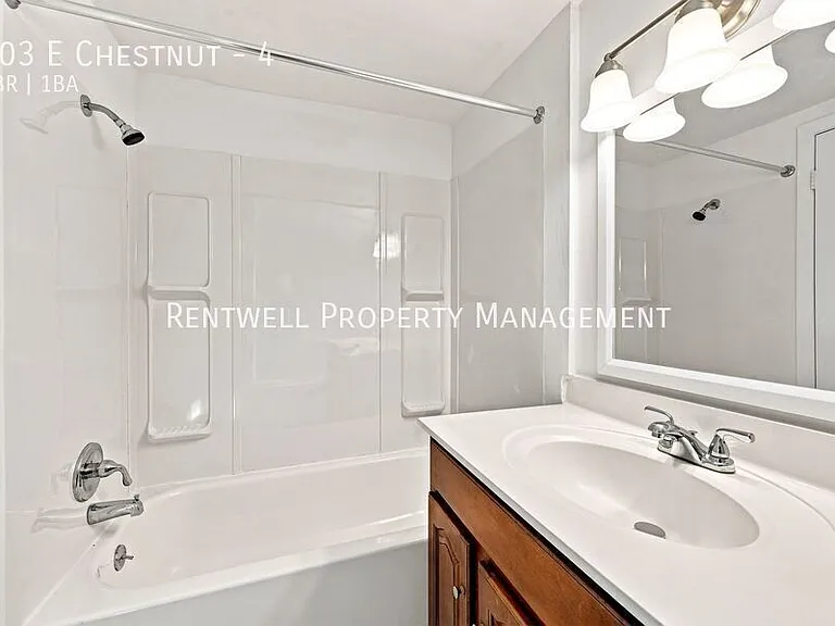 103 E Chestnut St #4 — Photo 15