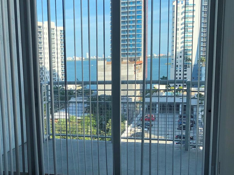 1st image of 2200 NE 4th Ave APT 907